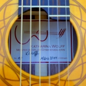Schallloch-Rosette und Gitarrenzettel, bitte klicken für Großansicht